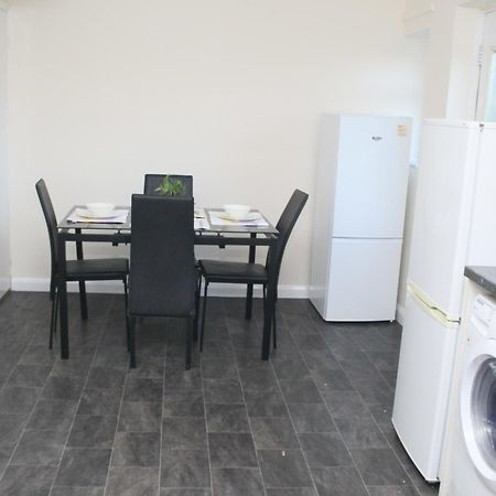 Contractor'S Haven- 4-Bedroom House With Free Parking, Super Fast Wifi, Fran Properties In Aylesbury, Pets Are Welcome! 에일즈베리 외부 사진