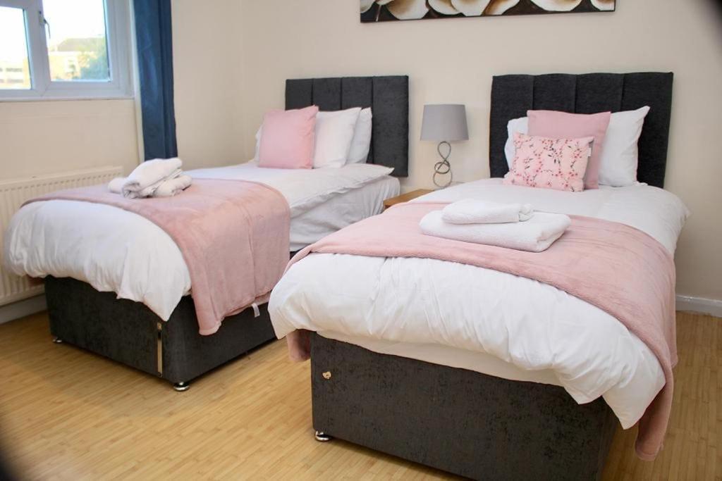 Contractor'S Haven- 4-Bedroom House With Free Parking, Super Fast Wifi, Fran Properties In Aylesbury, Pets Are Welcome! 에일즈베리 외부 사진
