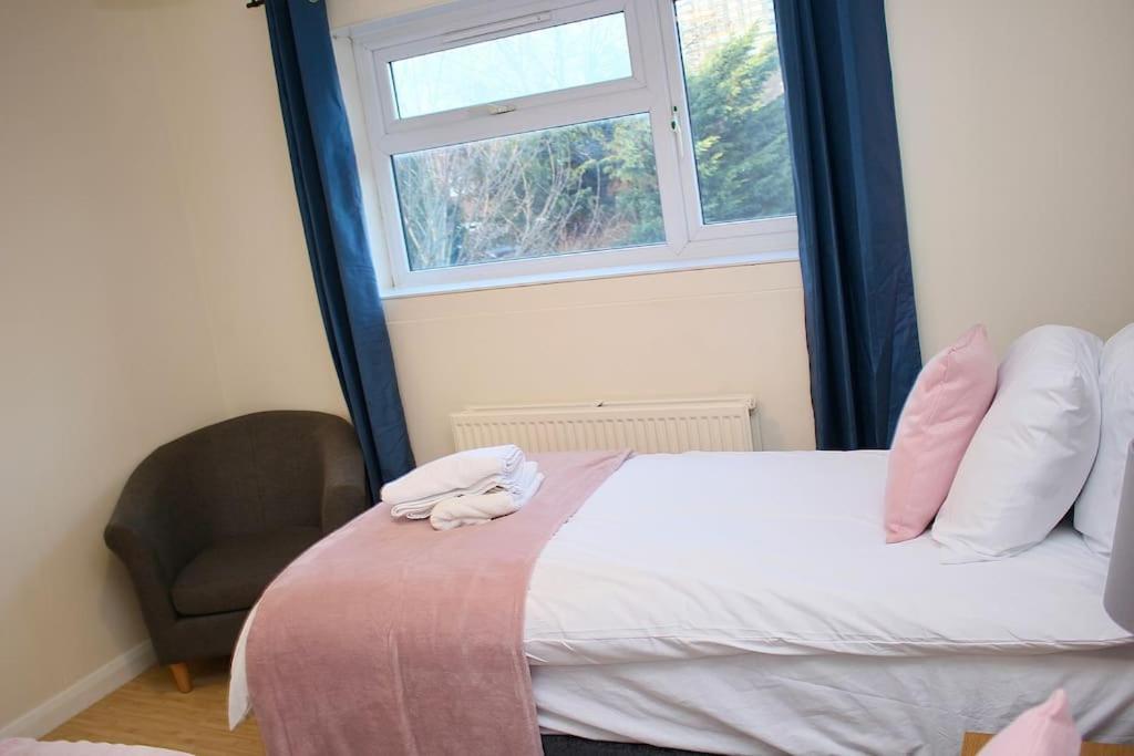 Contractor'S Haven- 4-Bedroom House With Free Parking, Super Fast Wifi, Fran Properties In Aylesbury, Pets Are Welcome! 에일즈베리 외부 사진