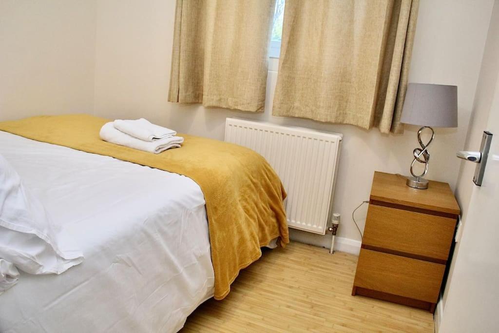 Contractor'S Haven- 4-Bedroom House With Free Parking, Super Fast Wifi, Fran Properties In Aylesbury, Pets Are Welcome! 에일즈베리 외부 사진
