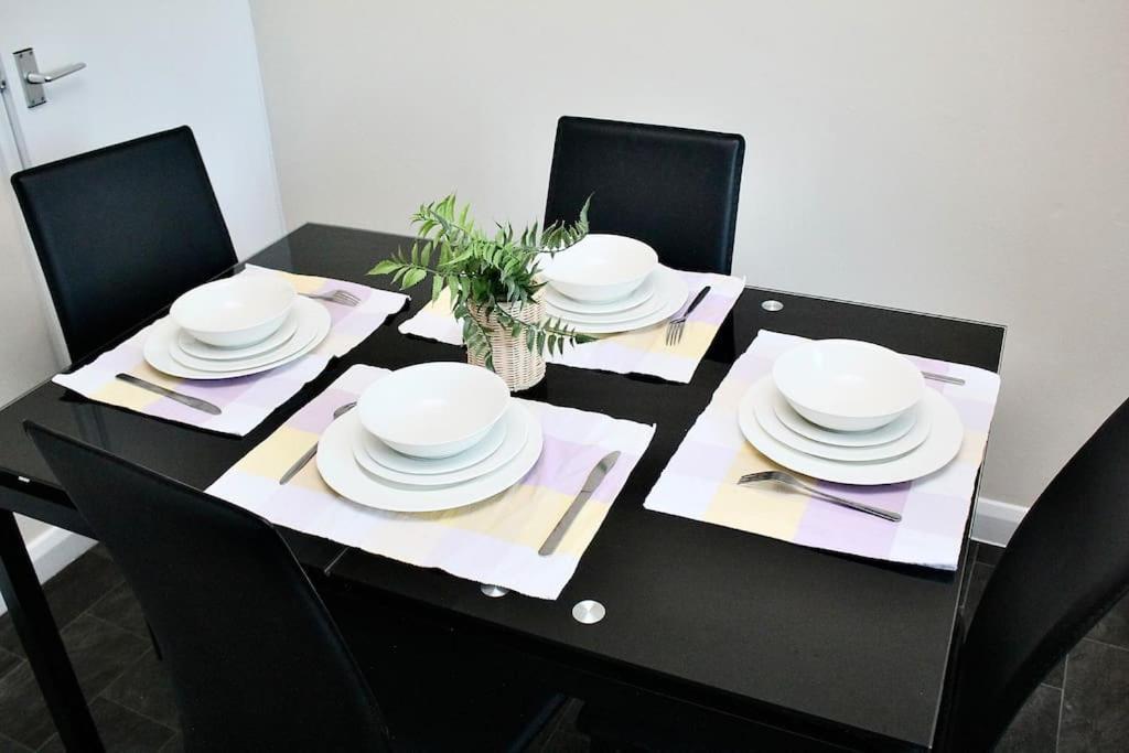 Contractor'S Haven- 4-Bedroom House With Free Parking, Super Fast Wifi, Fran Properties In Aylesbury, Pets Are Welcome! 에일즈베리 외부 사진