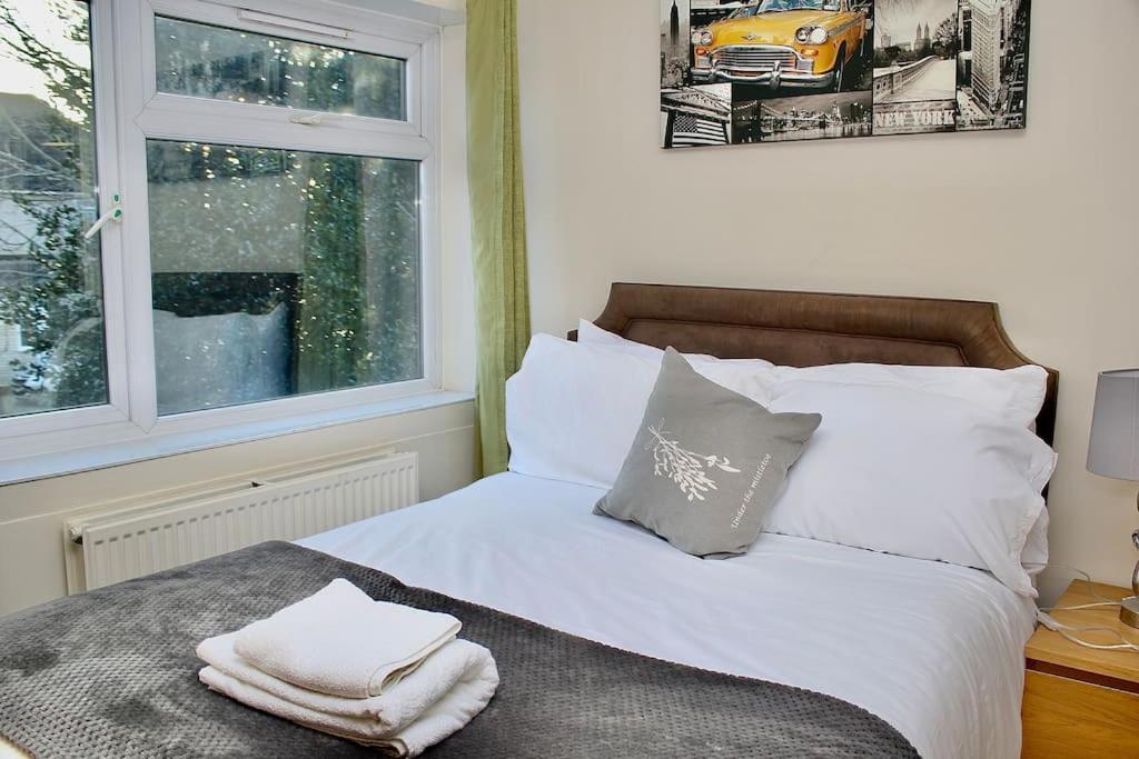 Contractor'S Haven- 4-Bedroom House With Free Parking, Super Fast Wifi, Fran Properties In Aylesbury, Pets Are Welcome! 에일즈베리 외부 사진