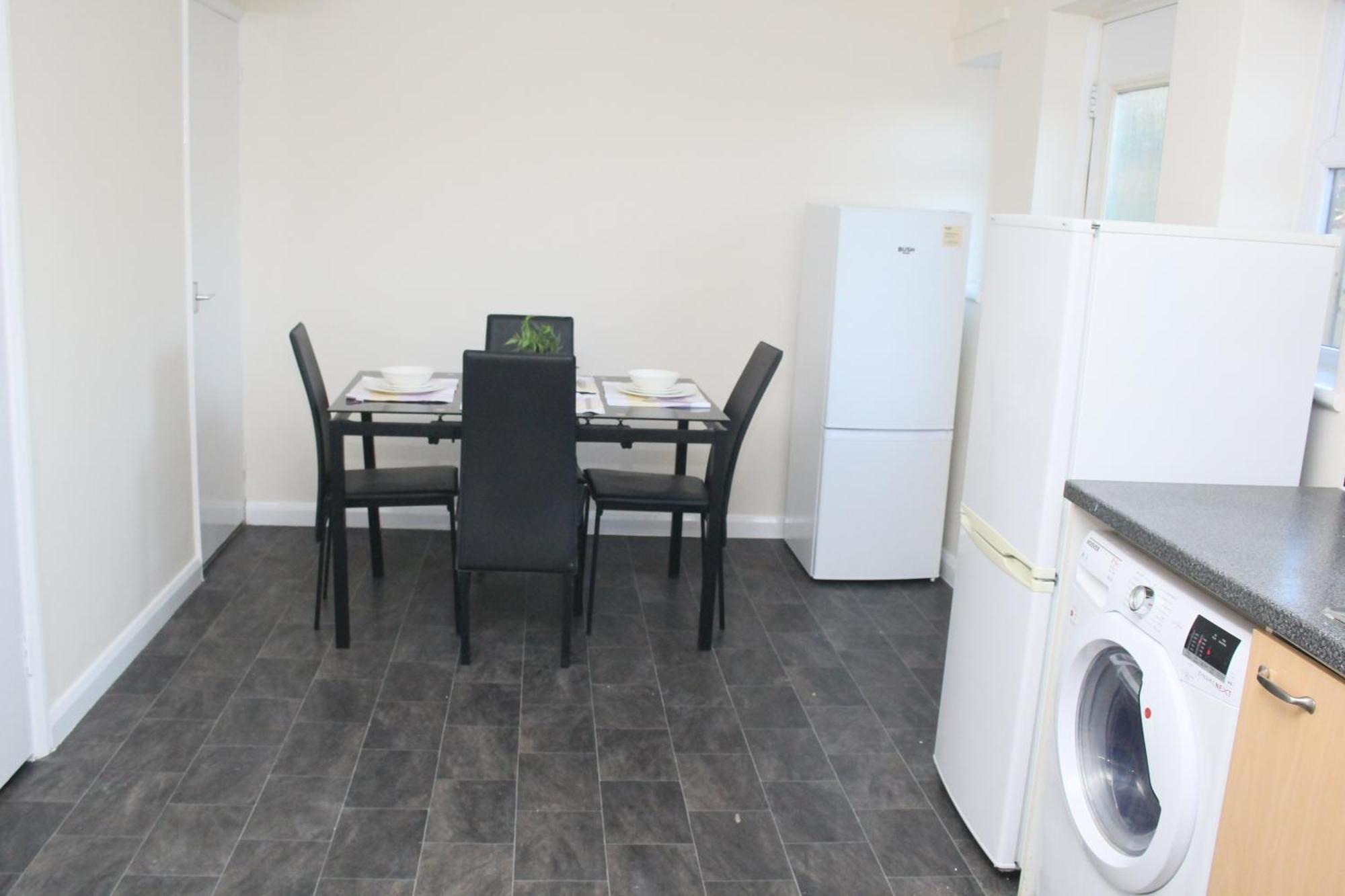 Contractor'S Haven- 4-Bedroom House With Free Parking, Super Fast Wifi, Fran Properties In Aylesbury, Pets Are Welcome! 에일즈베리 외부 사진