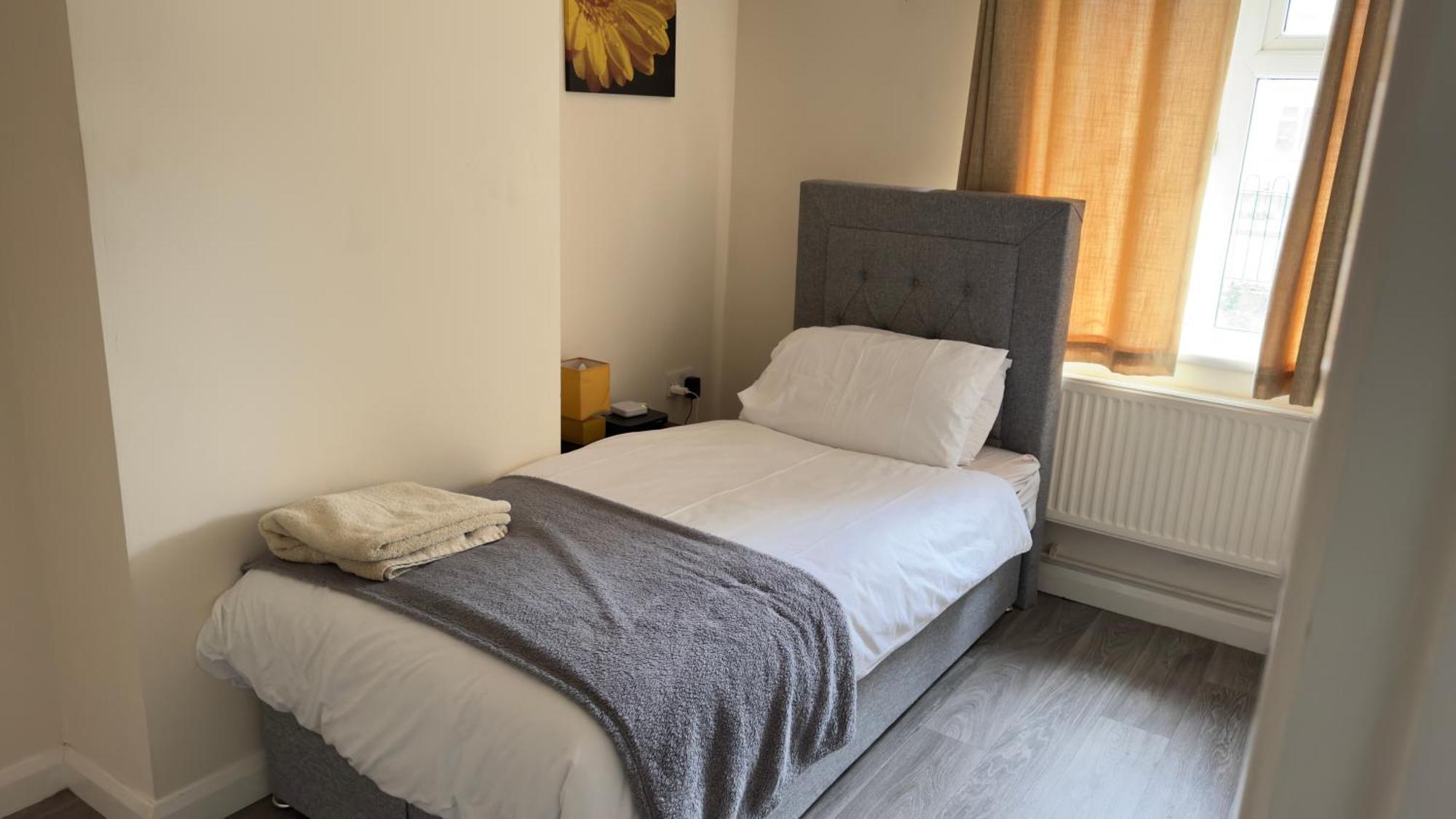 Contractor'S Haven- 4-Bedroom House With Free Parking, Super Fast Wifi, Fran Properties In Aylesbury, Pets Are Welcome! 에일즈베리 외부 사진