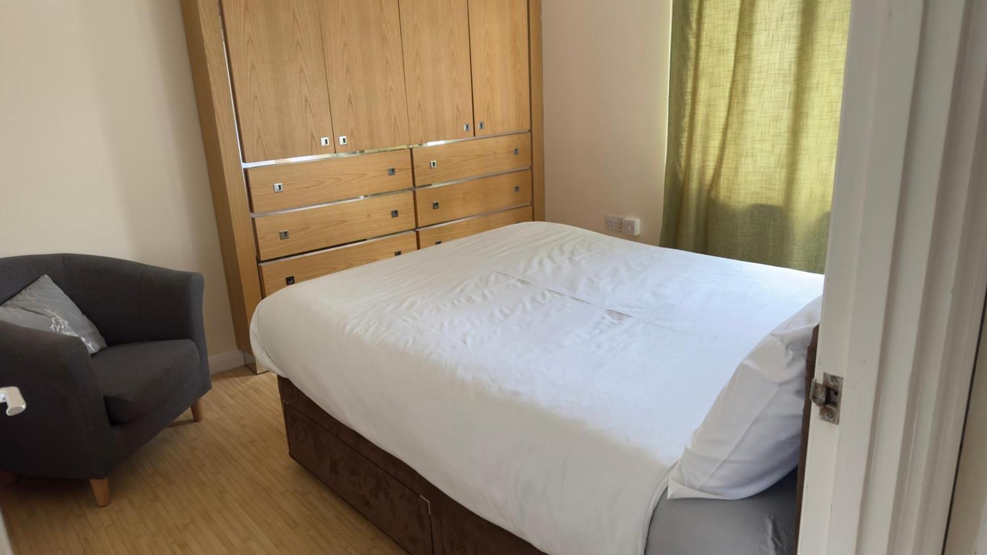 Contractor'S Haven- 4-Bedroom House With Free Parking, Super Fast Wifi, Fran Properties In Aylesbury, Pets Are Welcome! 에일즈베리 외부 사진