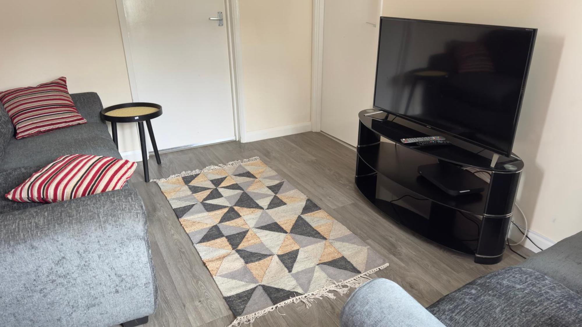 Contractor'S Haven- 4-Bedroom House With Free Parking, Super Fast Wifi, Fran Properties In Aylesbury, Pets Are Welcome! 에일즈베리 외부 사진